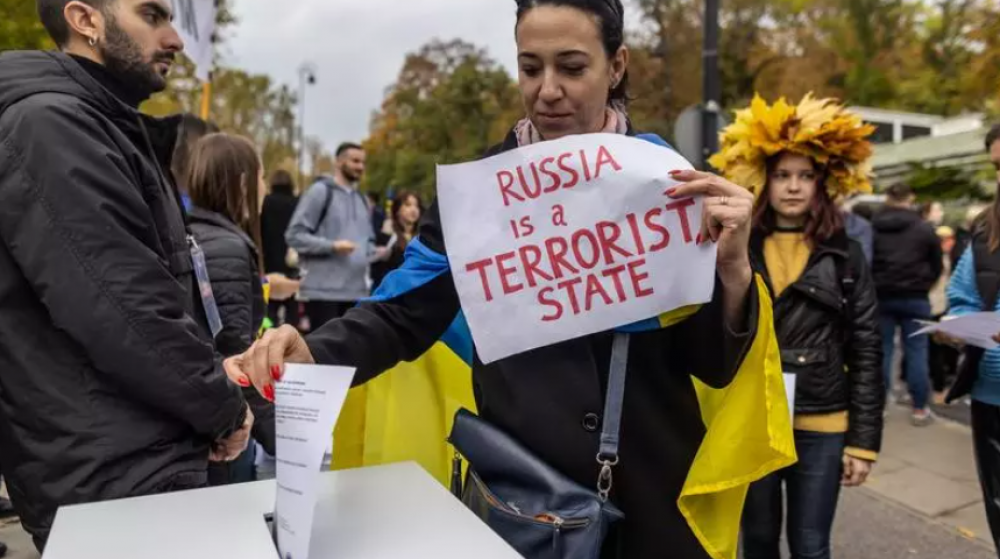 VIDEO // Protest inedit la Varșovia. Polonezii au „anexat” ambasada Rusiei